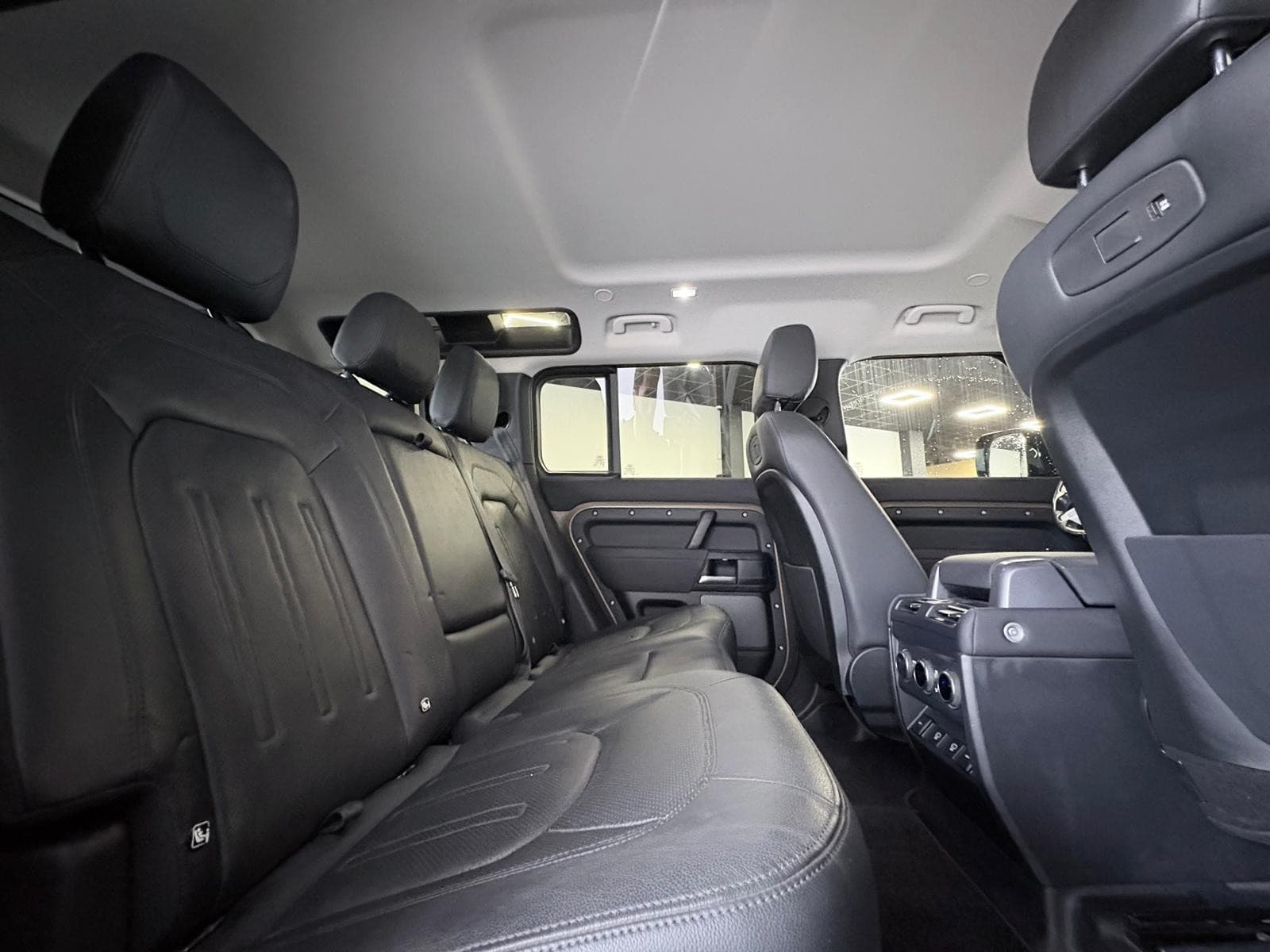LAND ROVER DEFENDER 110 P400e PHEV 404cv BVA8 S / Camera 360 / CarPlay / Galerie / Top Case / Snorkel — photo 4