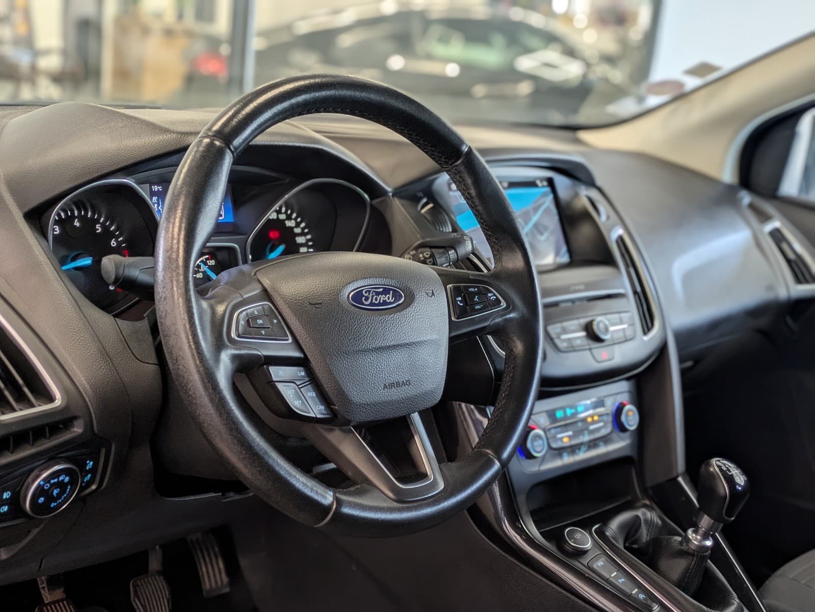 FORD FOCUS 1.5 EcoBoost 150cv S&S Titanium / GPS / Park Assist / 1ere Main — photo 6
