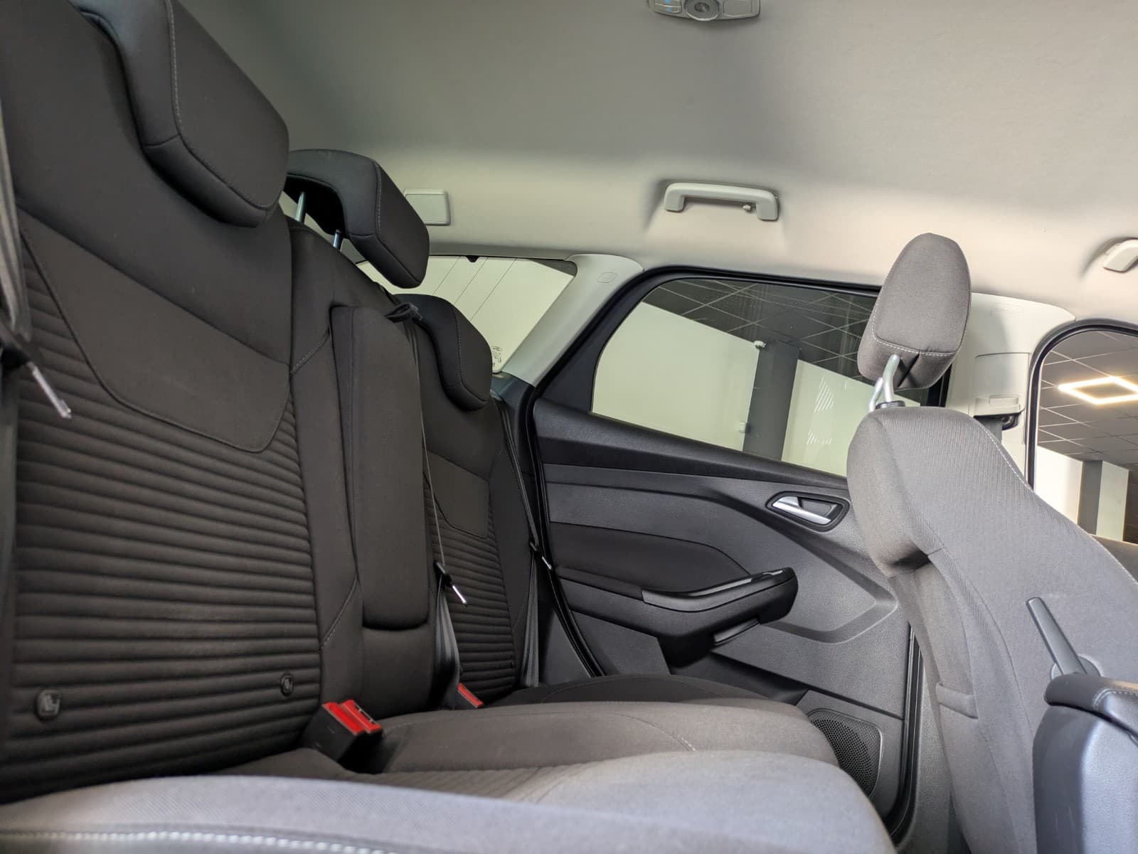 FORD FOCUS 1.5 EcoBoost 150cv S&S Titanium / GPS / Park Assist / 1ere Main — photo 4