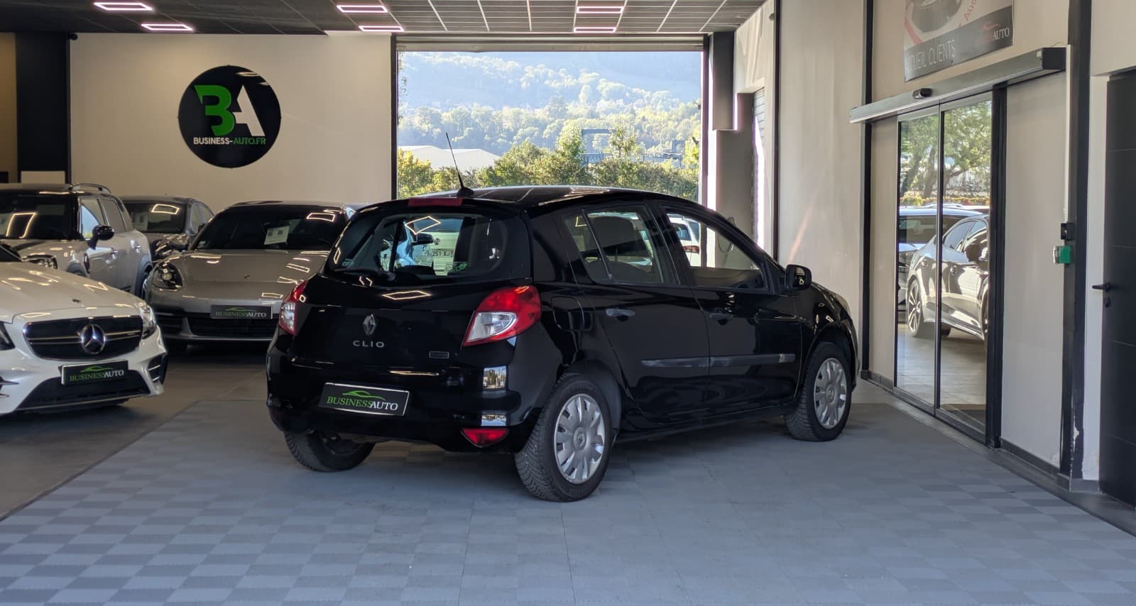 RENAULT CLIO dCi 75cv eco2 Business / Ecran / Régulateur / 5 Portes — photo 7