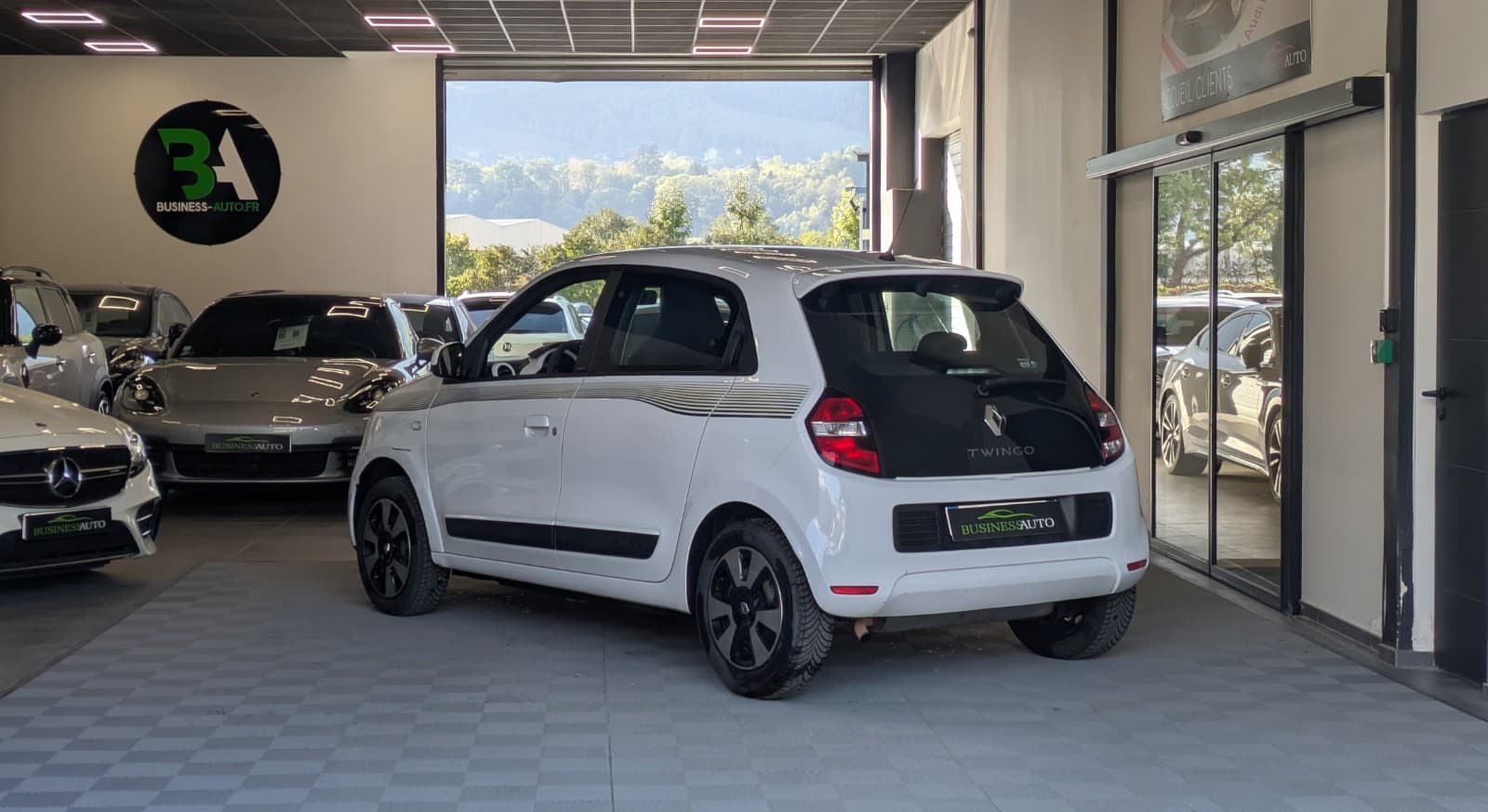 RENAULT TWINGO 0.9 TCe 90 Limited EDC — photo 9