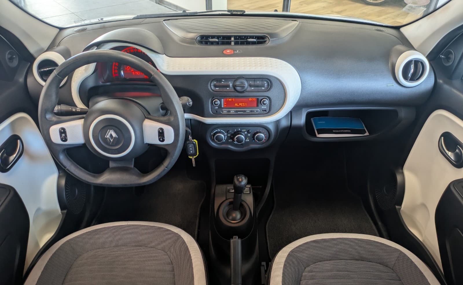 RENAULT TWINGO 0.9 TCe 90 Limited EDC — photo 3