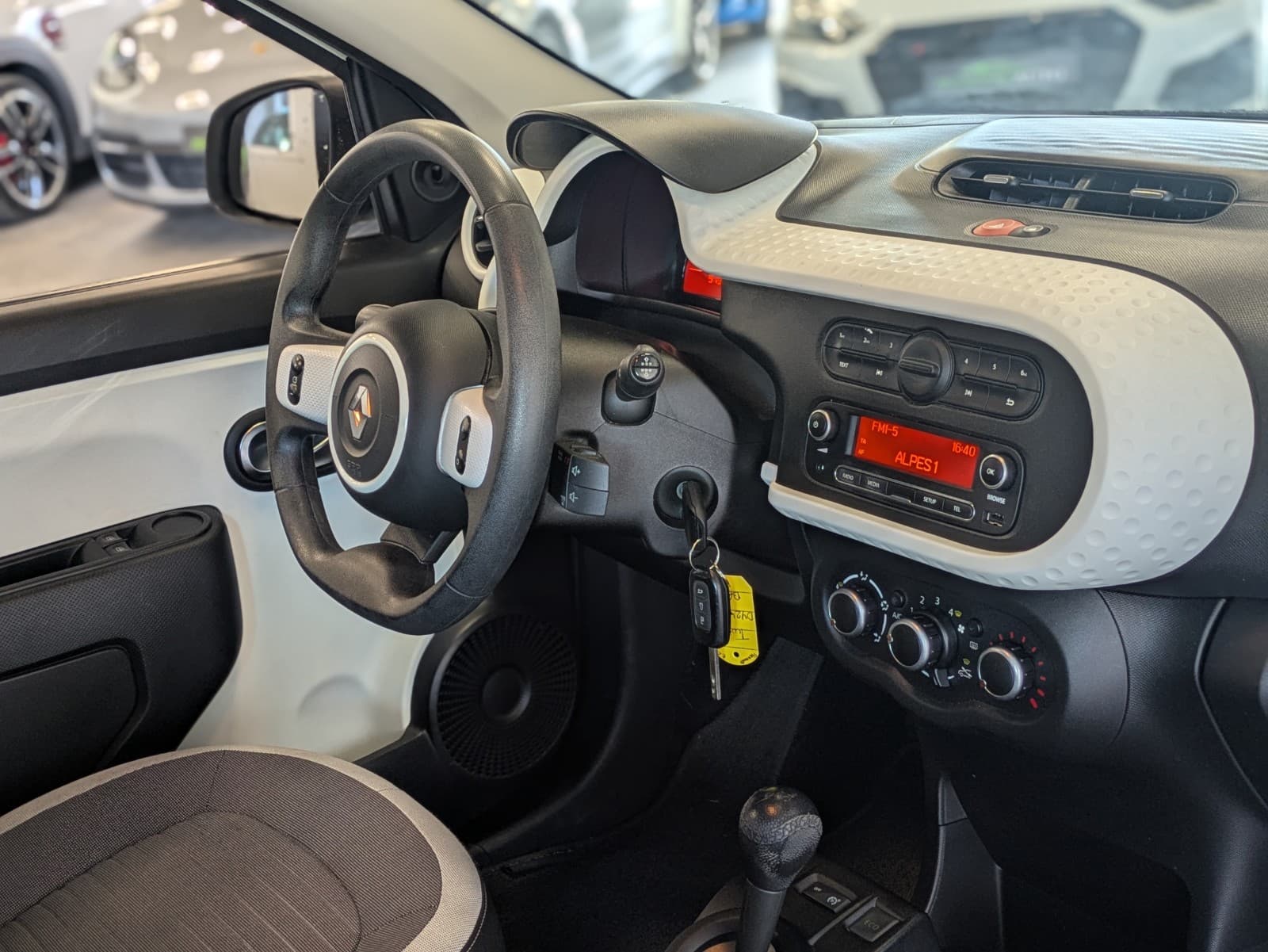 RENAULT TWINGO 0.9 TCe 90 Limited EDC — photo 6