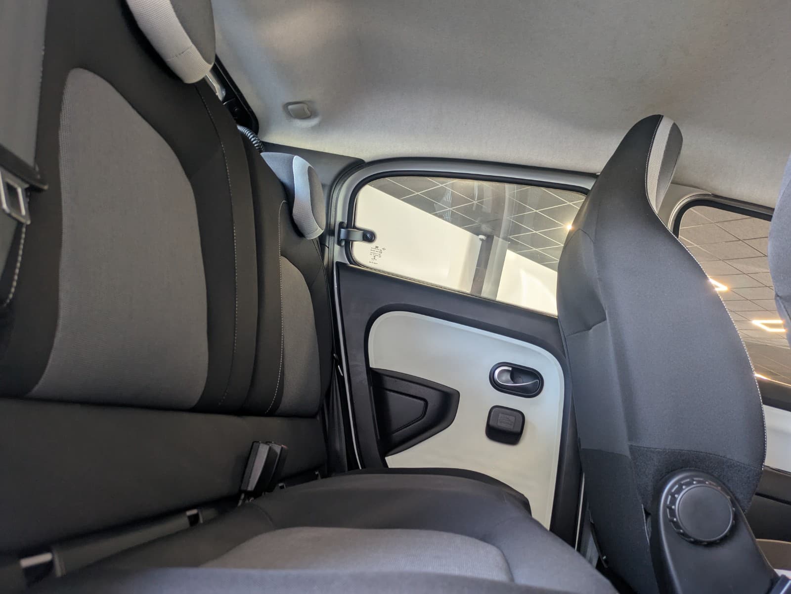RENAULT TWINGO 0.9 TCe 90 Limited EDC — photo 4