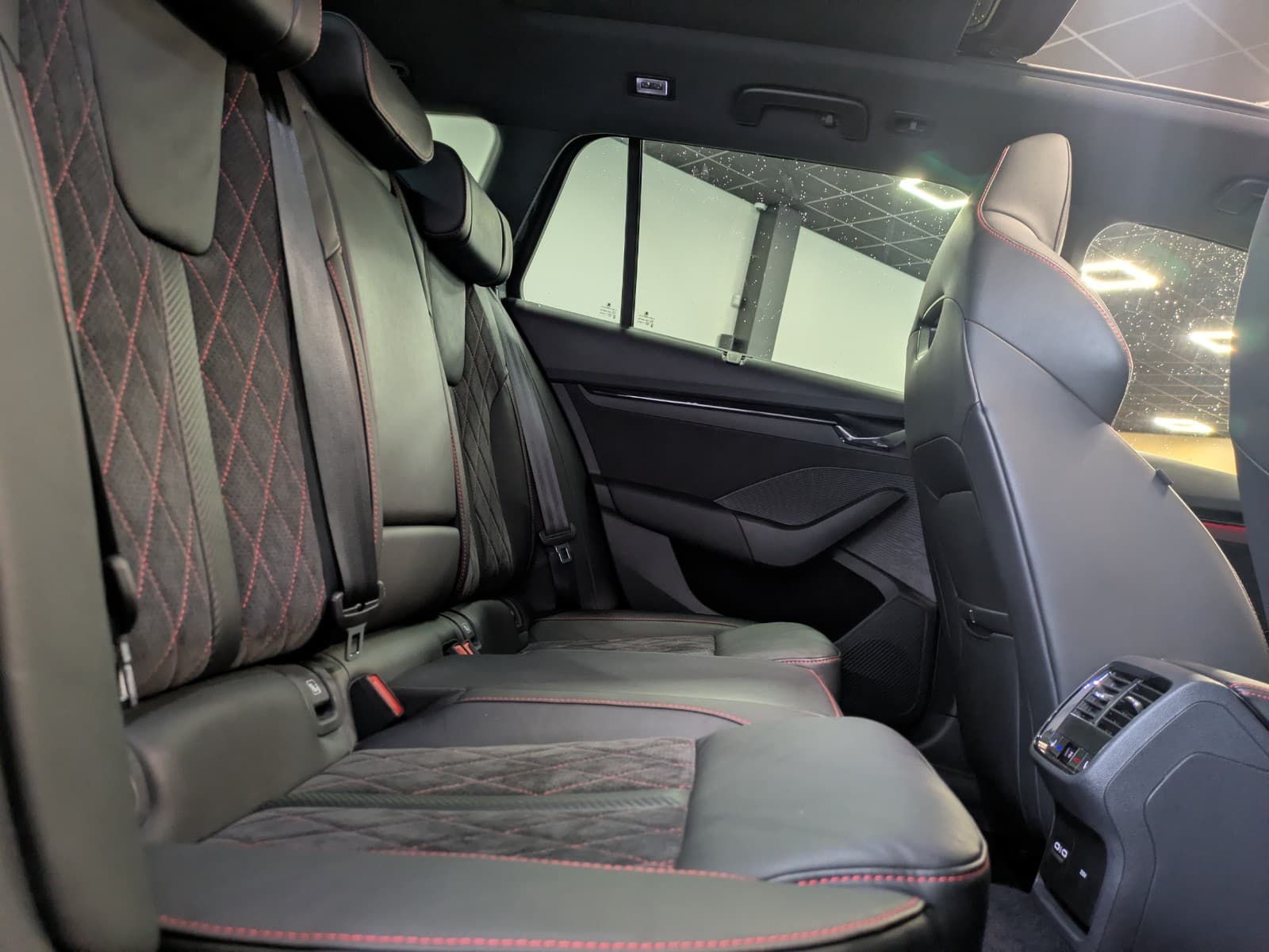 SKODA OCTAVIA 2.0 TSI 245 ch DSG7 RS — photo 4