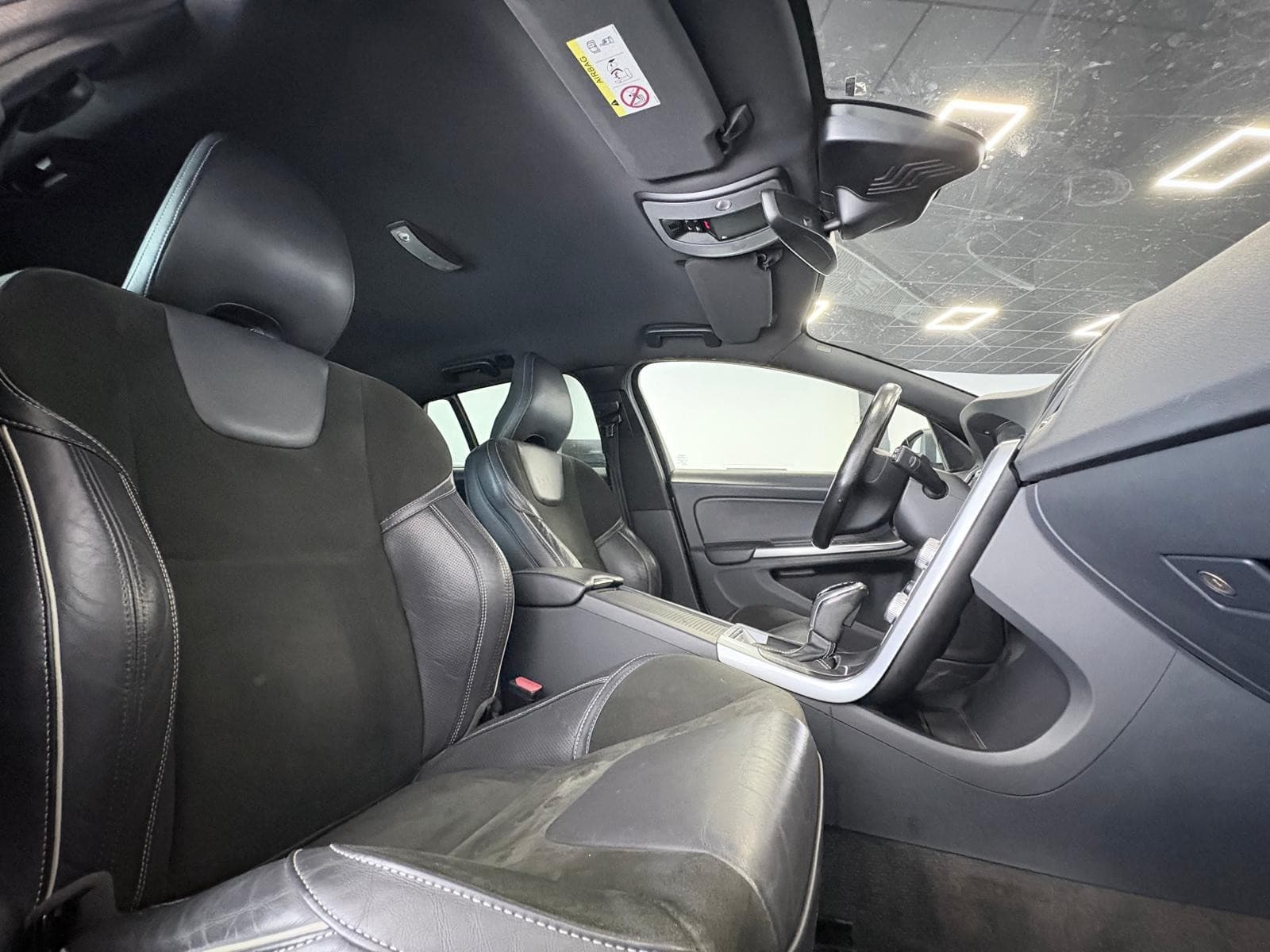 VOLVO V60 D4 190 ch Stop&Start Geartronic 8 Momentum — photo 5