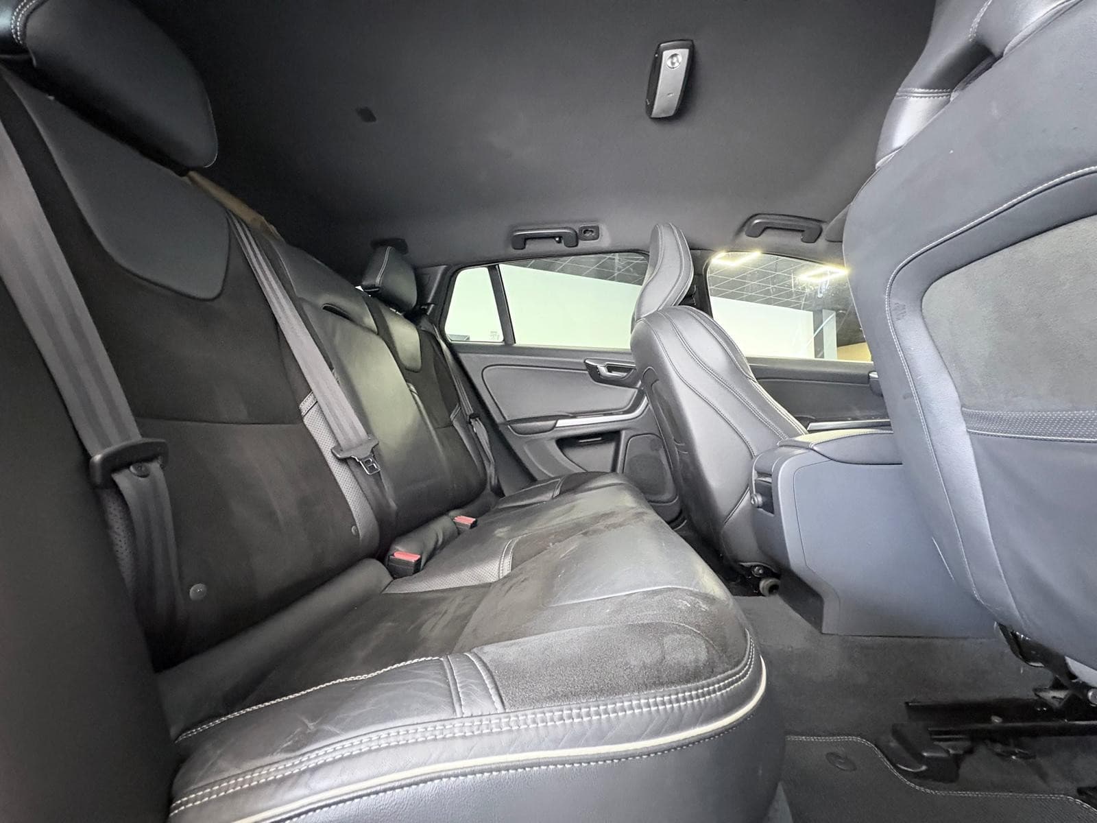 VOLVO V60 D4 190 ch Stop&Start Geartronic 8 Momentum — photo 4