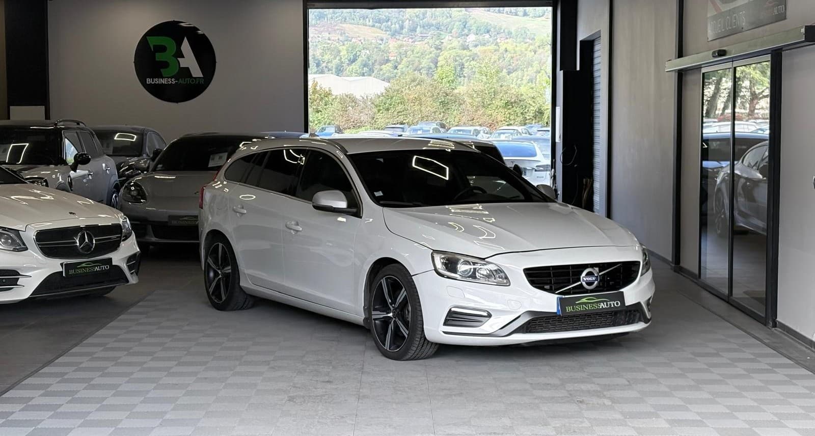 VOLVO V60 D4 190 ch Stop&Start Geartronic 8 Momentum — photo 2