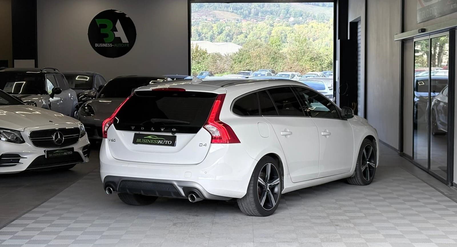 VOLVO V60 D4 190 ch Stop&Start Geartronic 8 Momentum — photo 10