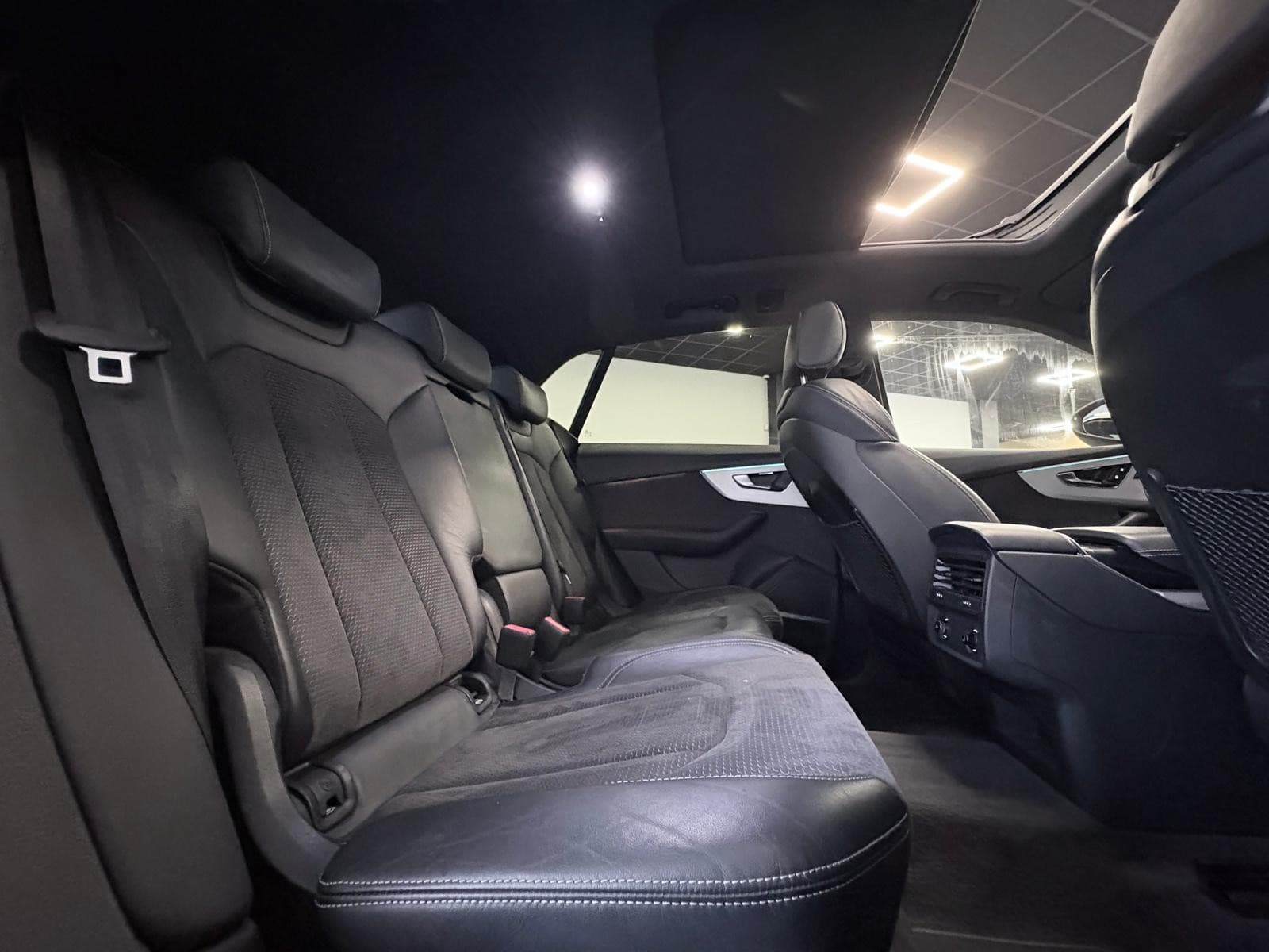 AUDI Q8 50 TDI 286cv Tiptronic 8 Quattro S line / Toit Ouvrant / Affichage Tete Haute / CarPlay / B&O — photo 4