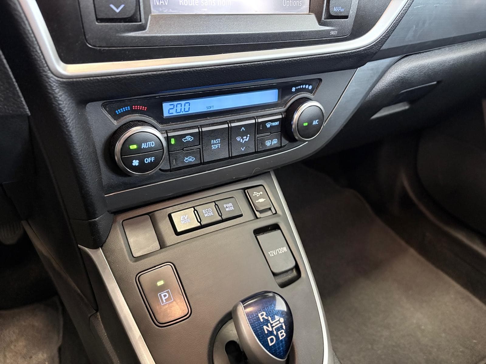 TOYOTA AURIS Hybride 136h / Camera / GPS / Bluetooth — photo 11
