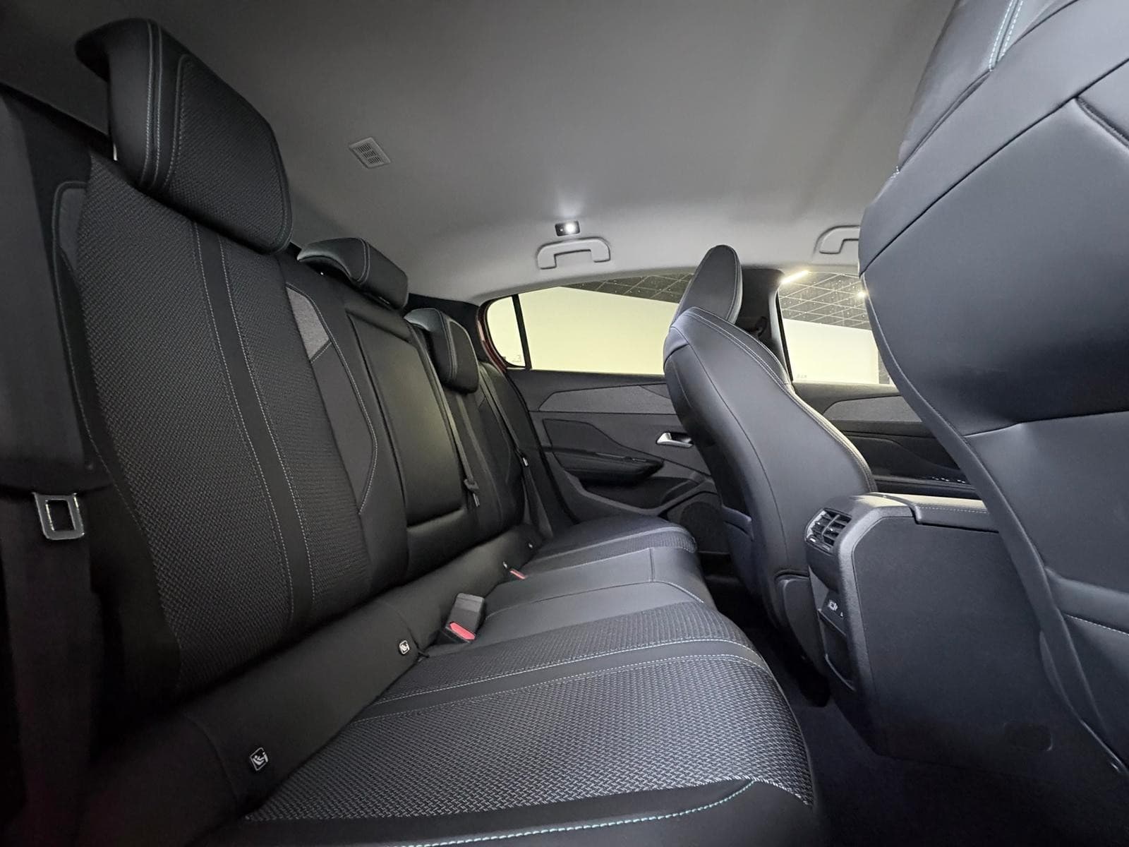 PEUGEOT 308 1.5 HDi 130cv EAT8 Active Pack / CarPlay / GPS / Drive Mode — photo 4
