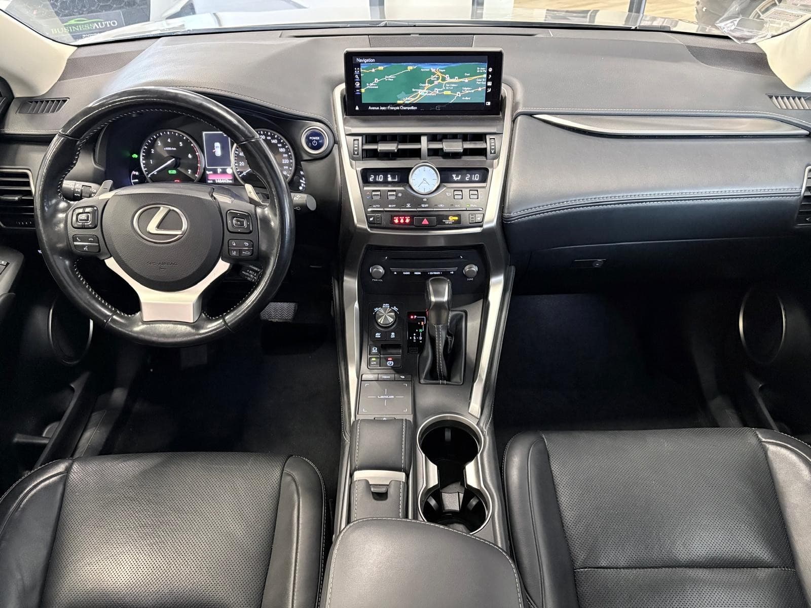 LEXUS NX 300h 4WD Luxe / GPS / Camera / Toit Panoramique — photo 3