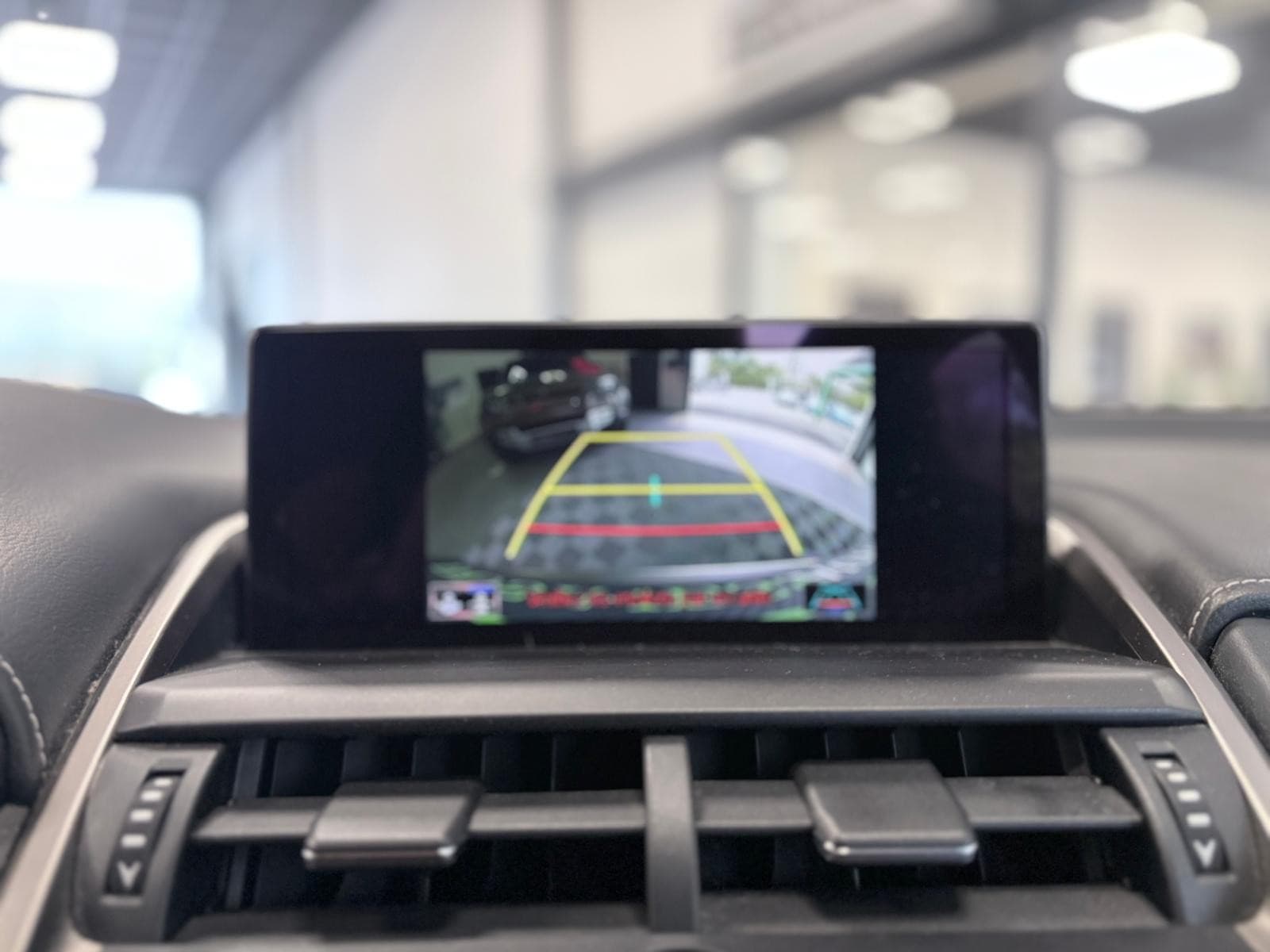 LEXUS NX 300h 4WD Luxe / GPS / Camera / Toit Panoramique — photo 11