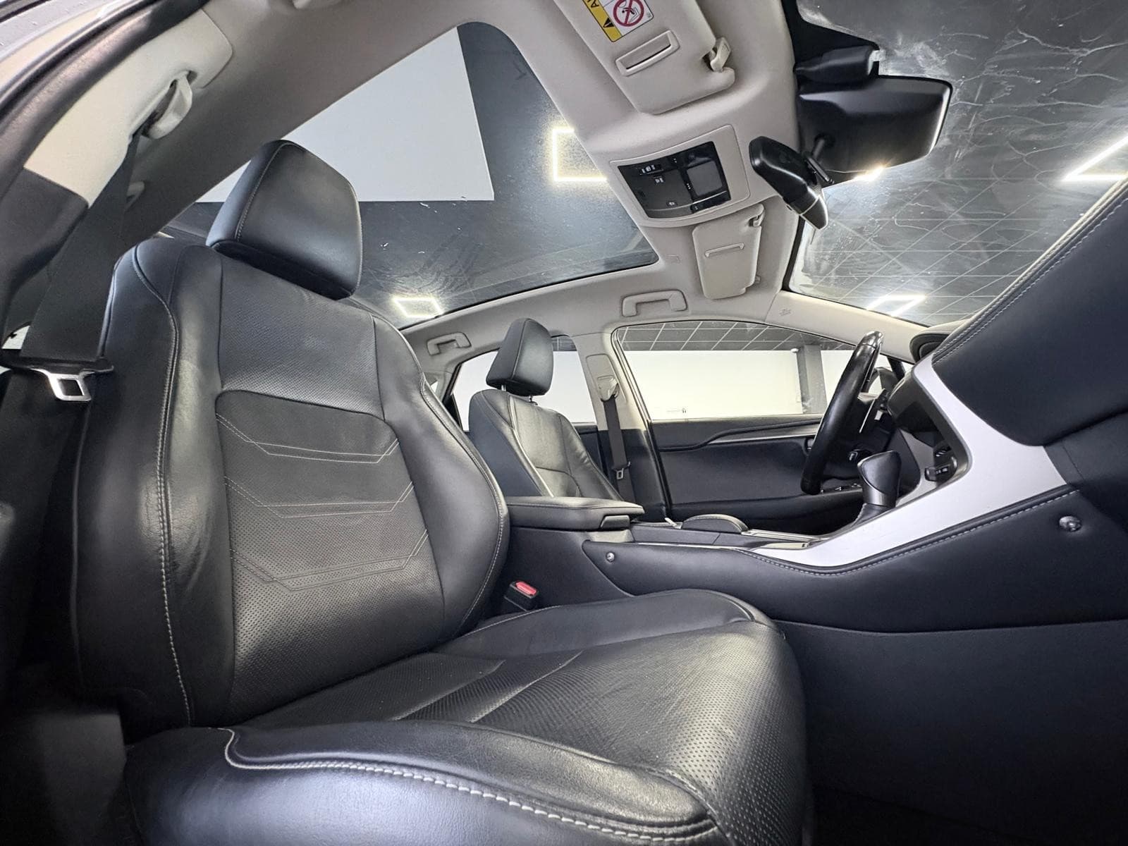 LEXUS NX 300h 4WD Luxe / GPS / Camera / Toit Panoramique — photo 5