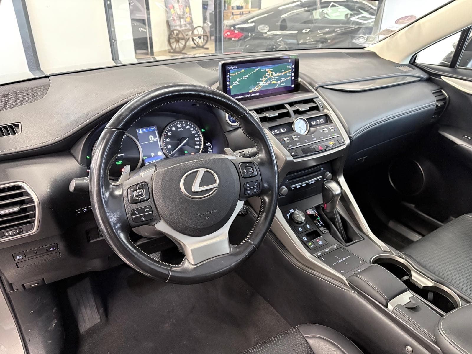 LEXUS NX 300h 4WD Luxe / GPS / Camera / Toit Panoramique — photo 7