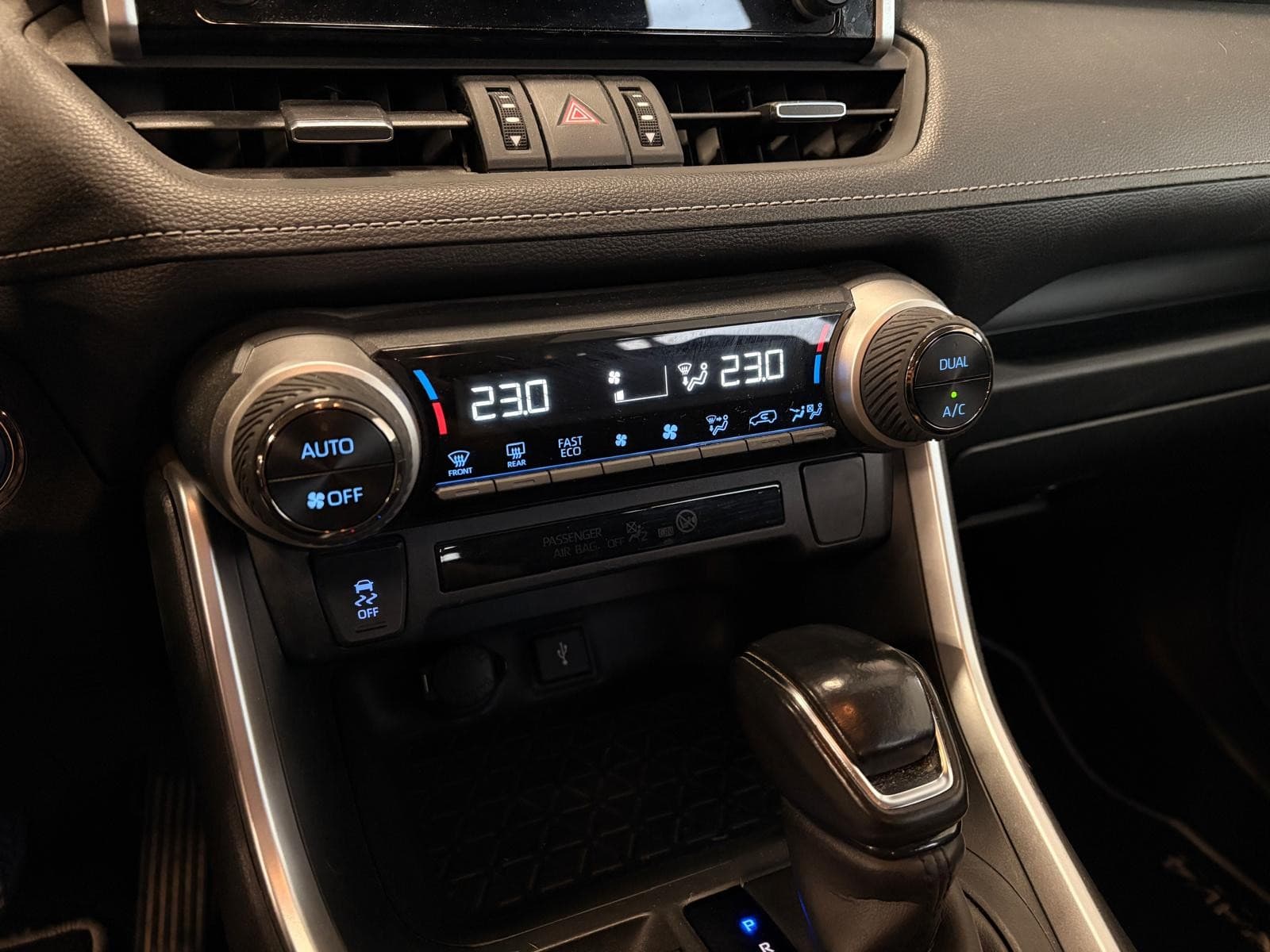 TOYOTA RAV4 HYBRIDE MY22 2.5 218ch Dynamic / Camera — photo 10