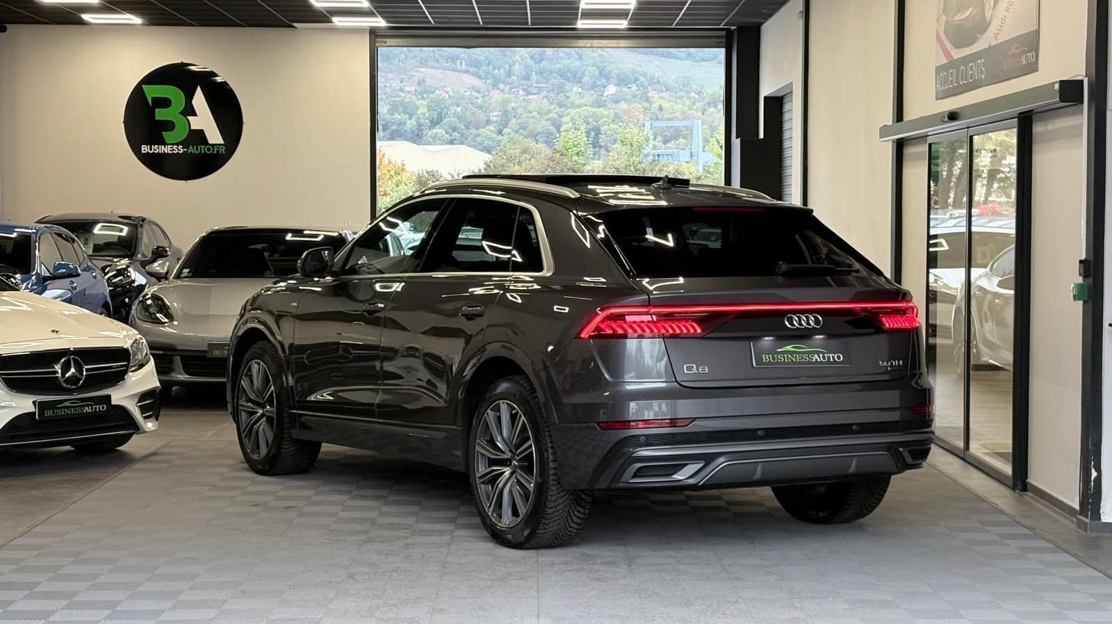 AUDI Q8 50 TDI 286cv Tiptronic 8 Quattro S line / Toit Ouvrant / Affichage Tete Haute / CarPlay / B&O — photo 9