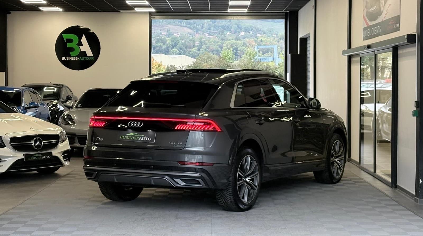 AUDI Q8 50 TDI 286cv Tiptronic 8 Quattro S line / Toit Ouvrant / Affichage Tete Haute / CarPlay / B&O — photo 8