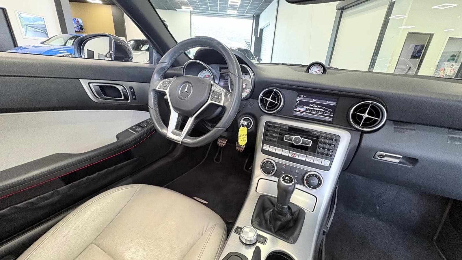 MERCEDES CLASSE SLK 200 1.8 184cv Décapotable / Toit Panoramique / Chauffage de Nuque / Cuir / Sièges Chauffants — photo 6