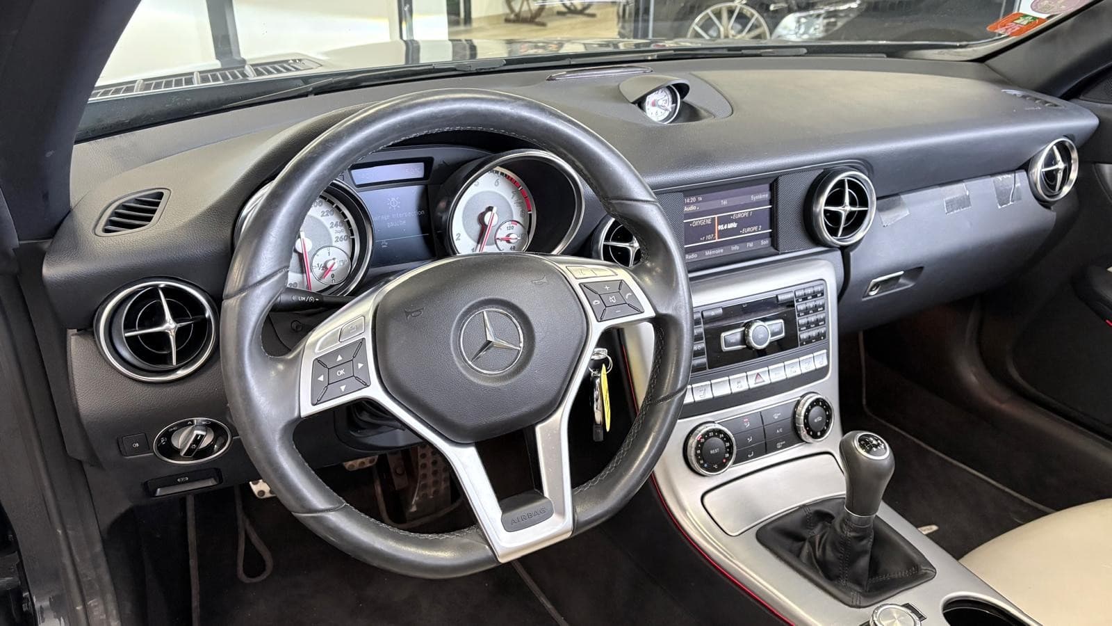 MERCEDES CLASSE SLK 200 1.8 184cv Décapotable / Toit Panoramique / Chauffage de Nuque / Cuir / Sièges Chauffants — photo 7