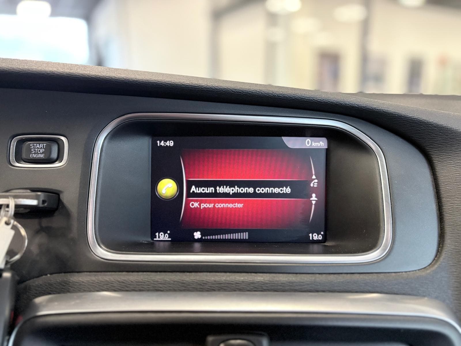 VOLVO V40 D2 120cv Geartronic 6 Cross Country / GPS / Toit Panoramique / Camera — photo 12