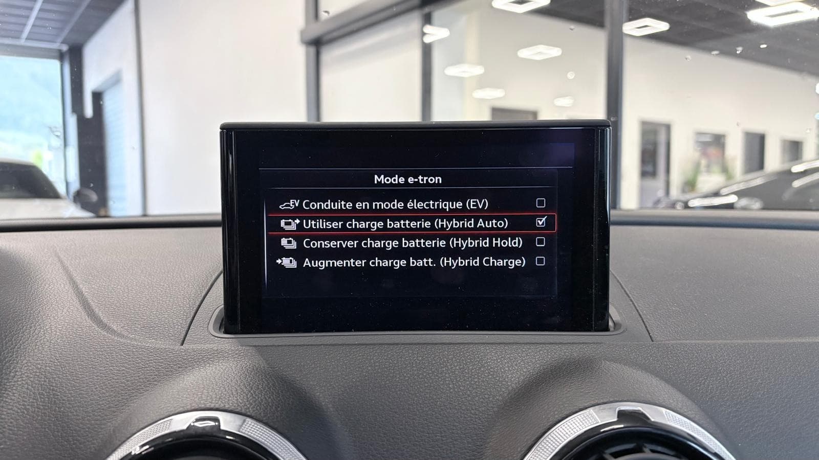 AUDI A3 1.4 TFSI e-tron 204cv Ambition Luxe S tronic 6 / Toit Ouvrant / GPS / Camera — photo 12