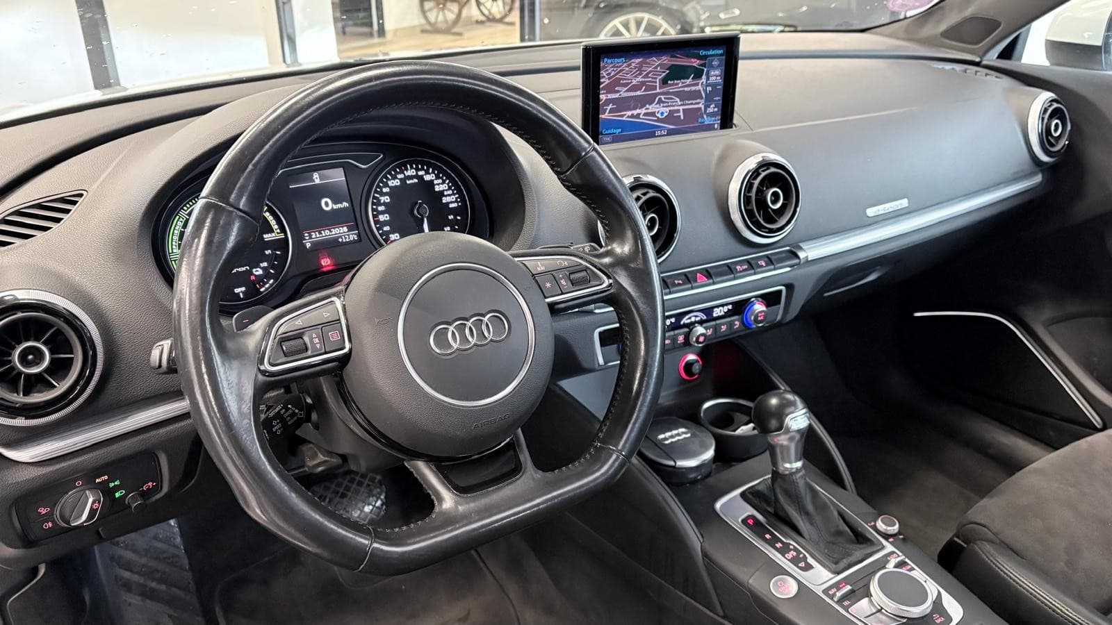 AUDI A3 1.4 TFSI e-tron 204cv Ambition Luxe S tronic 6 / Toit Ouvrant / GPS / Camera — photo 6