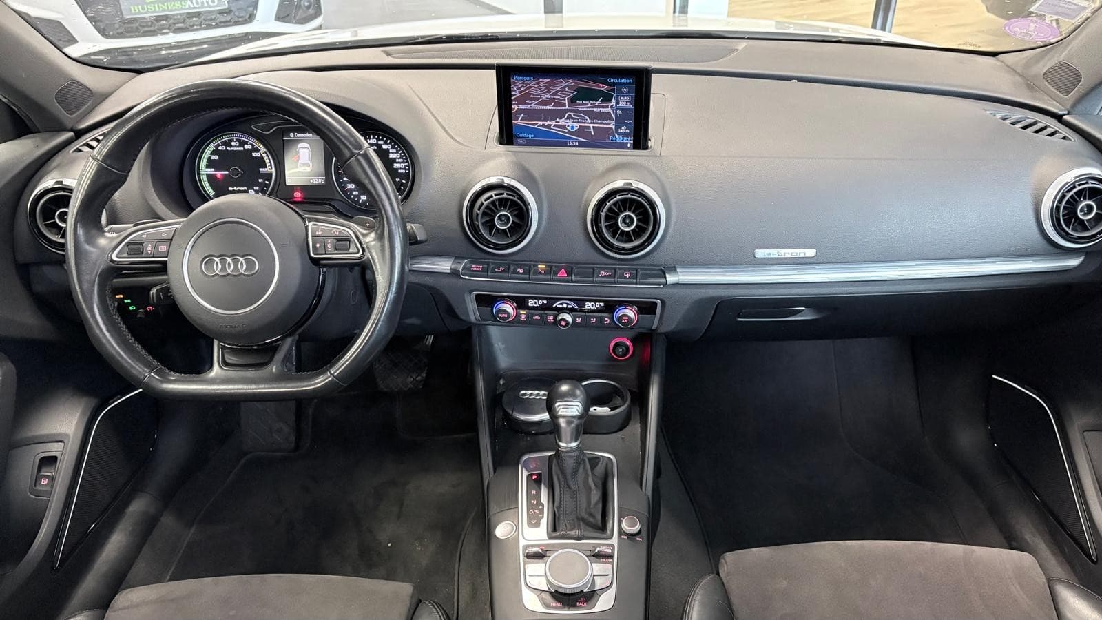 AUDI A3 1.4 TFSI e-tron 204cv Ambition Luxe S tronic 6 / Toit Ouvrant / GPS / Camera — photo 3