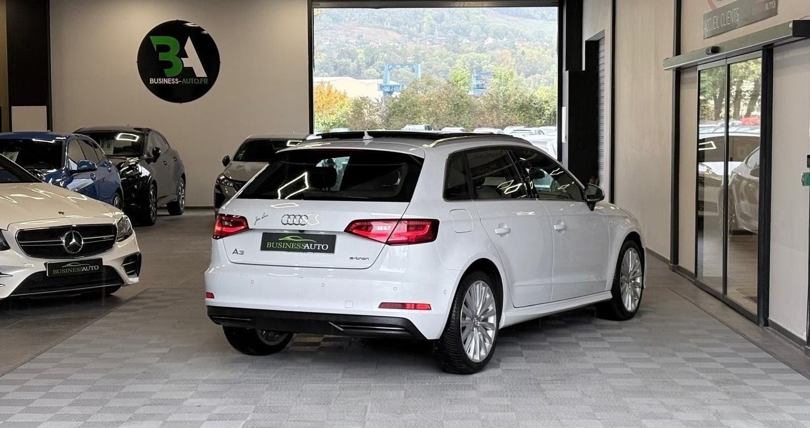 AUDI A3 1.4 TFSI e-tron 204cv Ambition Luxe S tronic 6 / Toit Ouvrant / GPS / Camera — photo 10