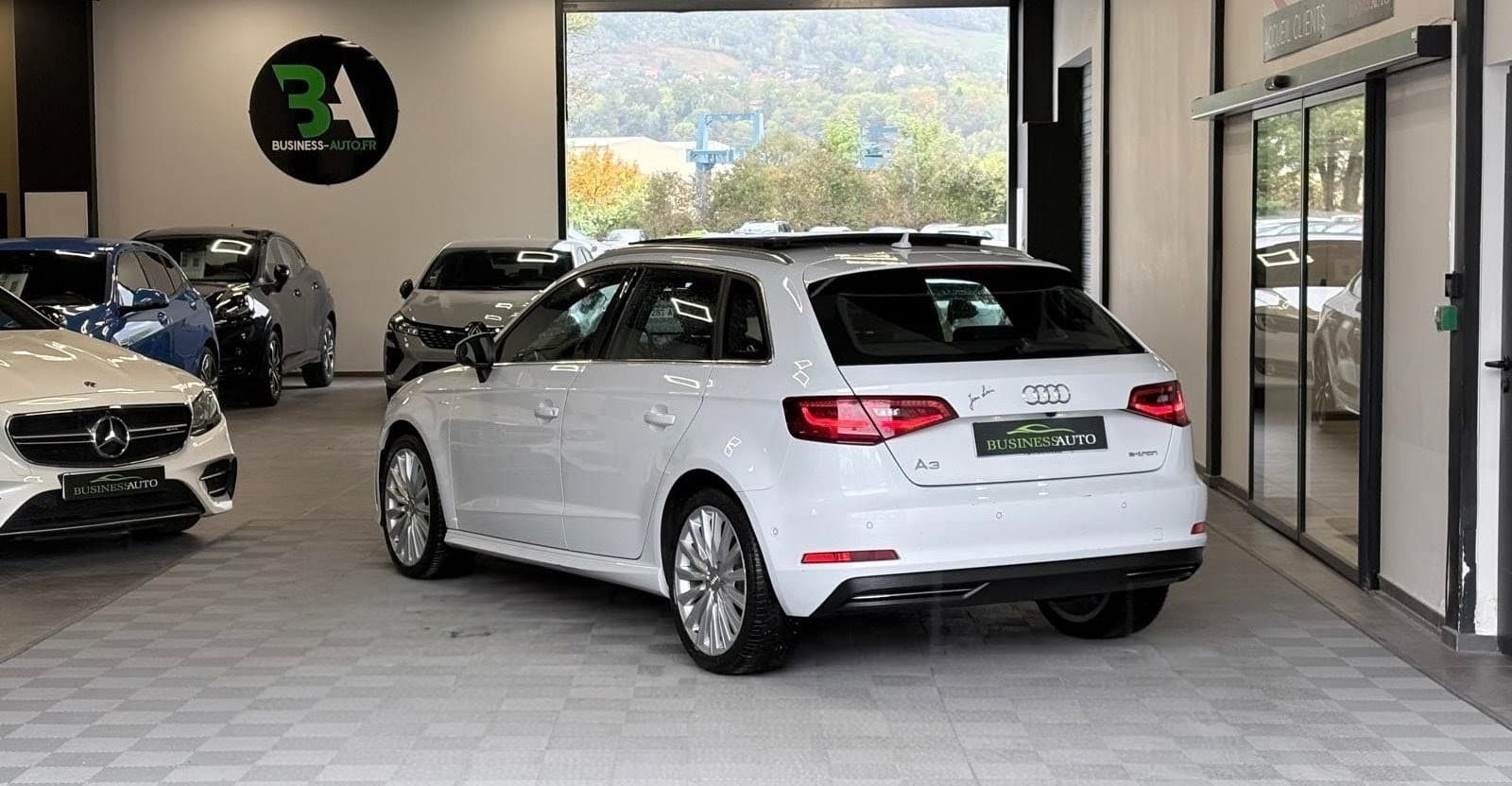 AUDI A3 1.4 TFSI e-tron 204cv Ambition Luxe S tronic 6 / Toit Ouvrant / GPS / Camera — photo 9
