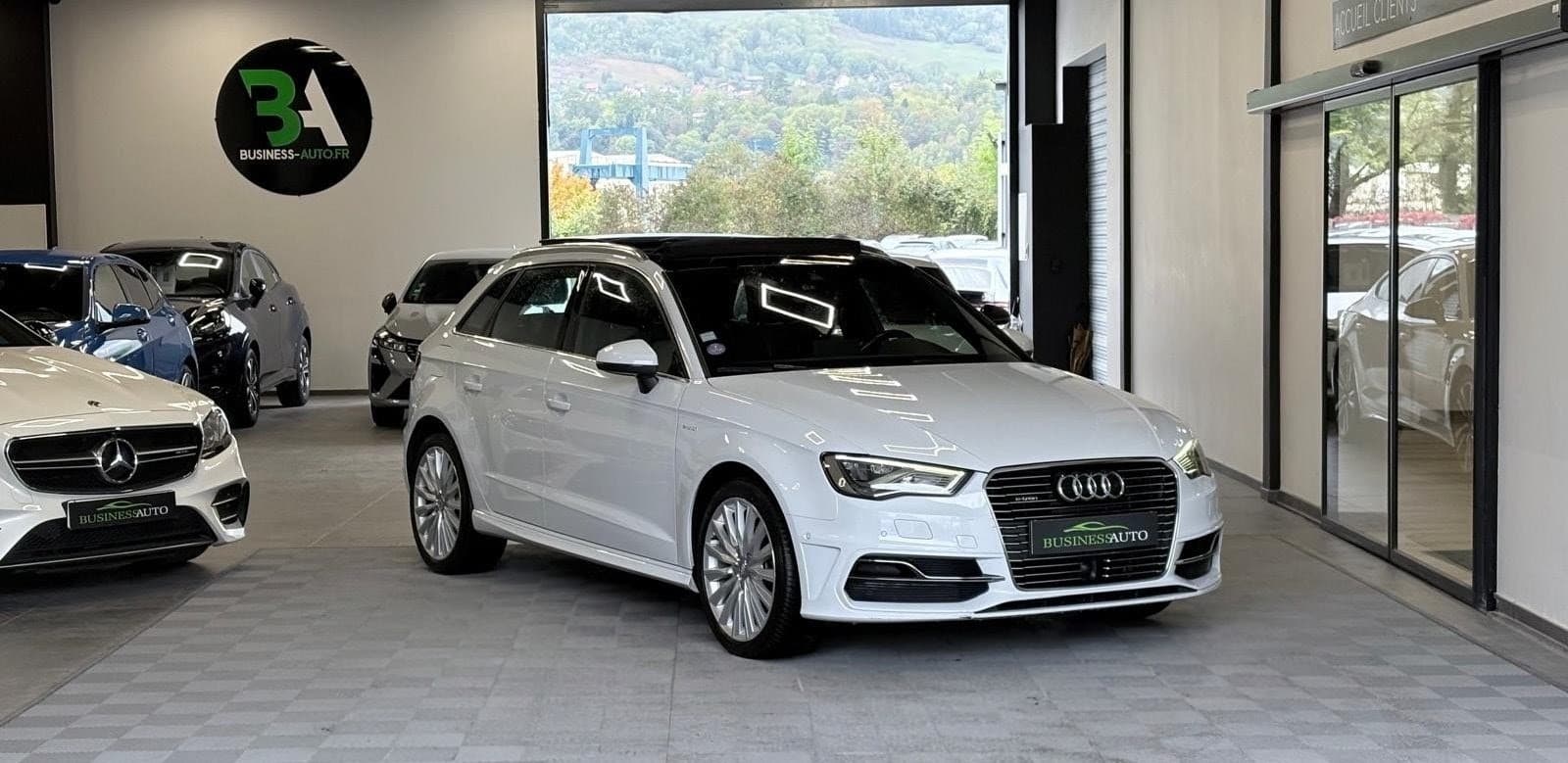 AUDI A3 1.4 TFSI e-tron 204cv Ambition Luxe S tronic 6 / Toit Ouvrant / GPS / Camera — photo 2
