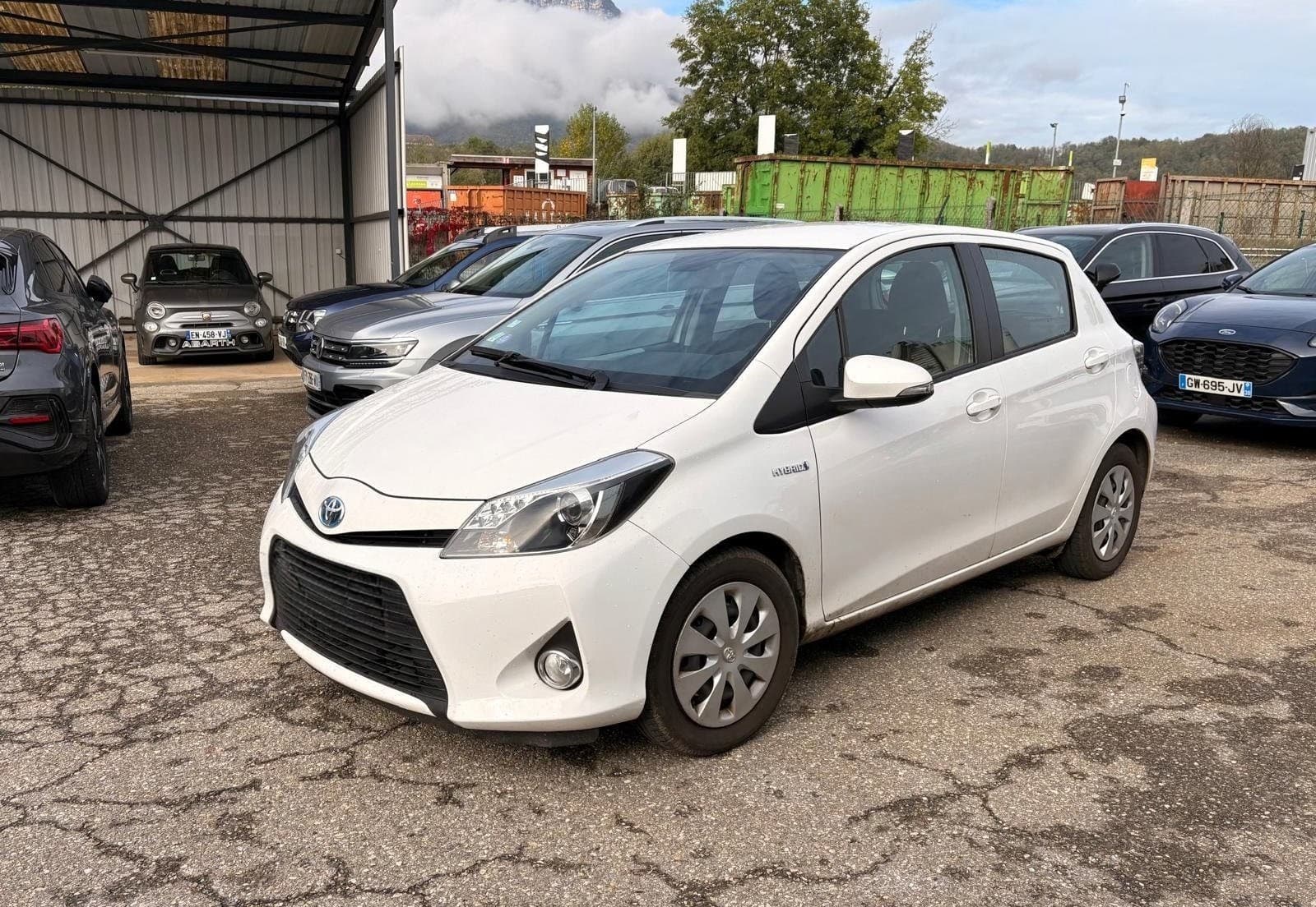 TOYOTA YARIS 100h Dynamic — photo 1