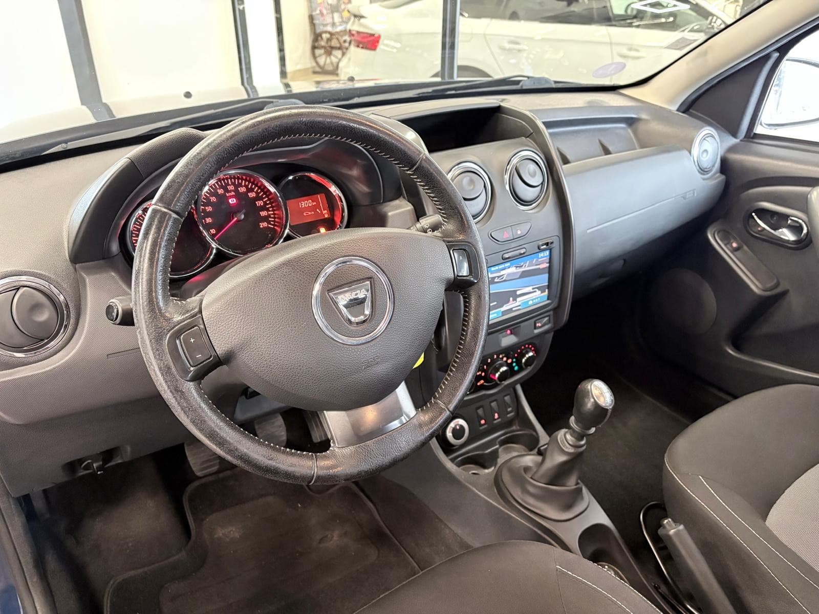 DACIA DUSTER TCe 125cv 4x4 Prestige Edition 2016 / Attelage / GPS / Camera — photo 6