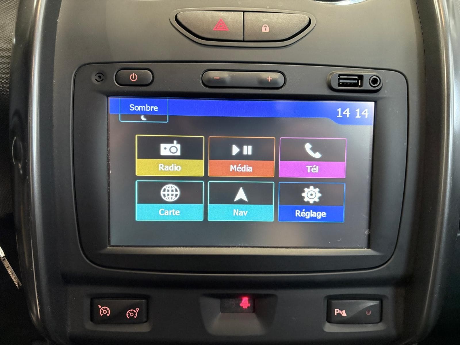 DACIA DUSTER TCe 125cv 4x4 Prestige Edition 2016 / Attelage / GPS / Camera — photo 8