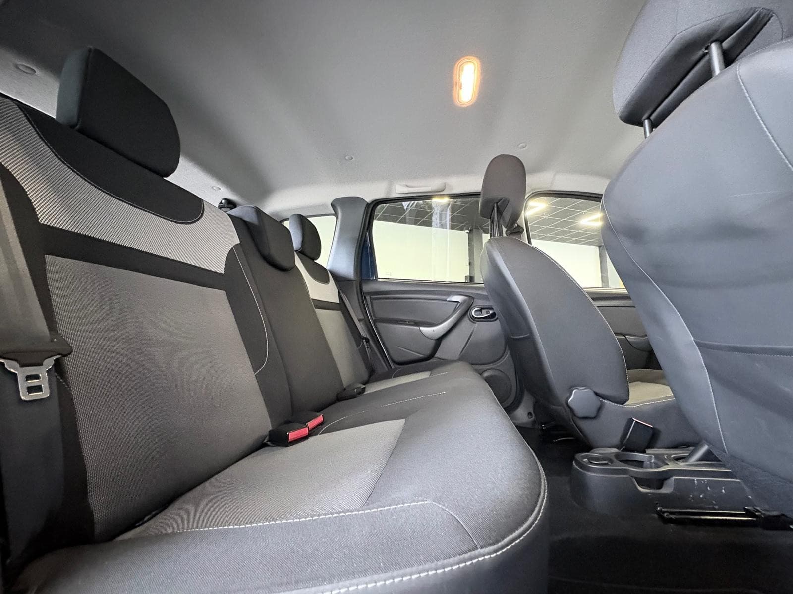 DACIA DUSTER TCe 125cv 4x4 Prestige Edition 2016 / Attelage / GPS / Camera — photo 5