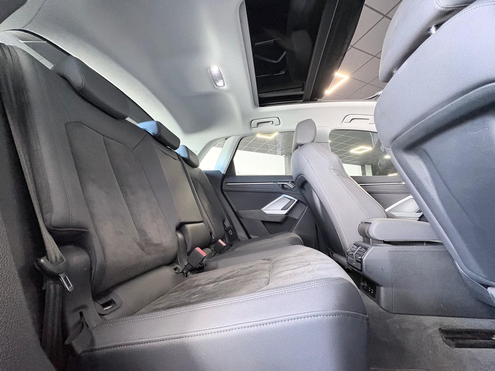 AUDI Q3 35 TFSI 150cv Stronic 7 Sline — photo 4