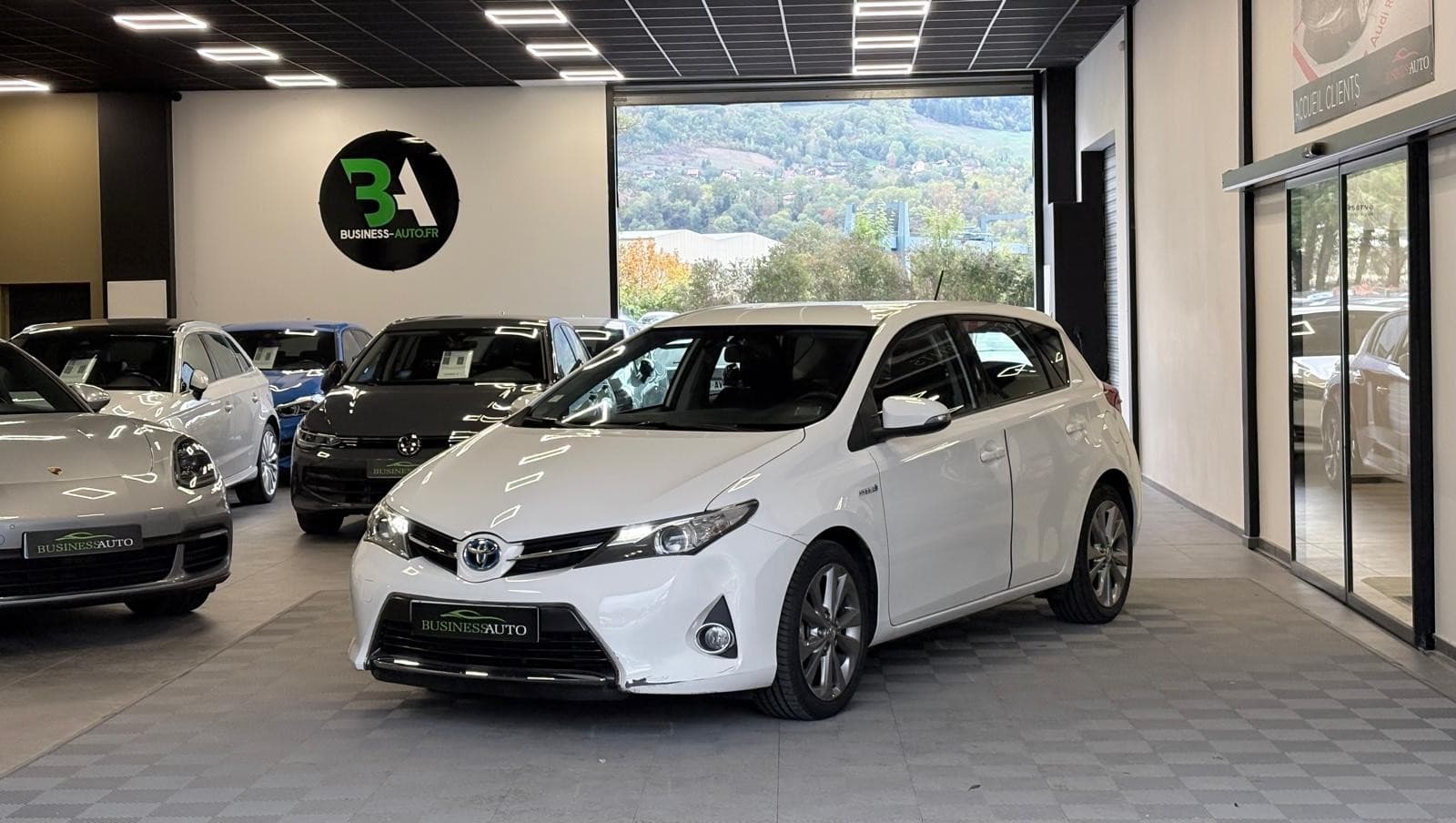 TOYOTA AURIS Hybride 136h Dynamic 15" — photo 1