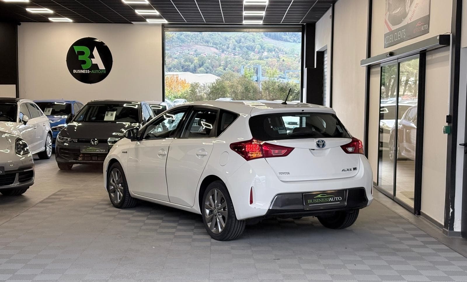 TOYOTA AURIS Hybride 136h Dynamic 15" — photo 9