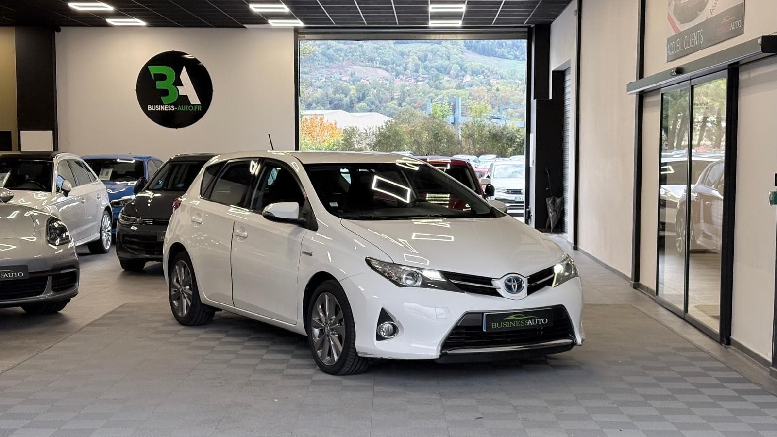 TOYOTA AURIS Hybride 136h Dynamic 15" — photo 2