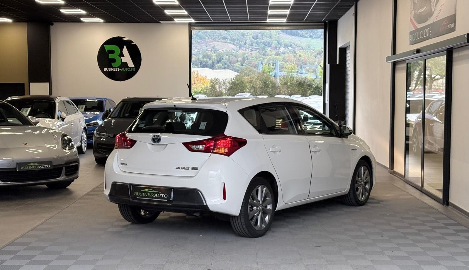 TOYOTA AURIS Hybride 136h Dynamic 15" — photo 10