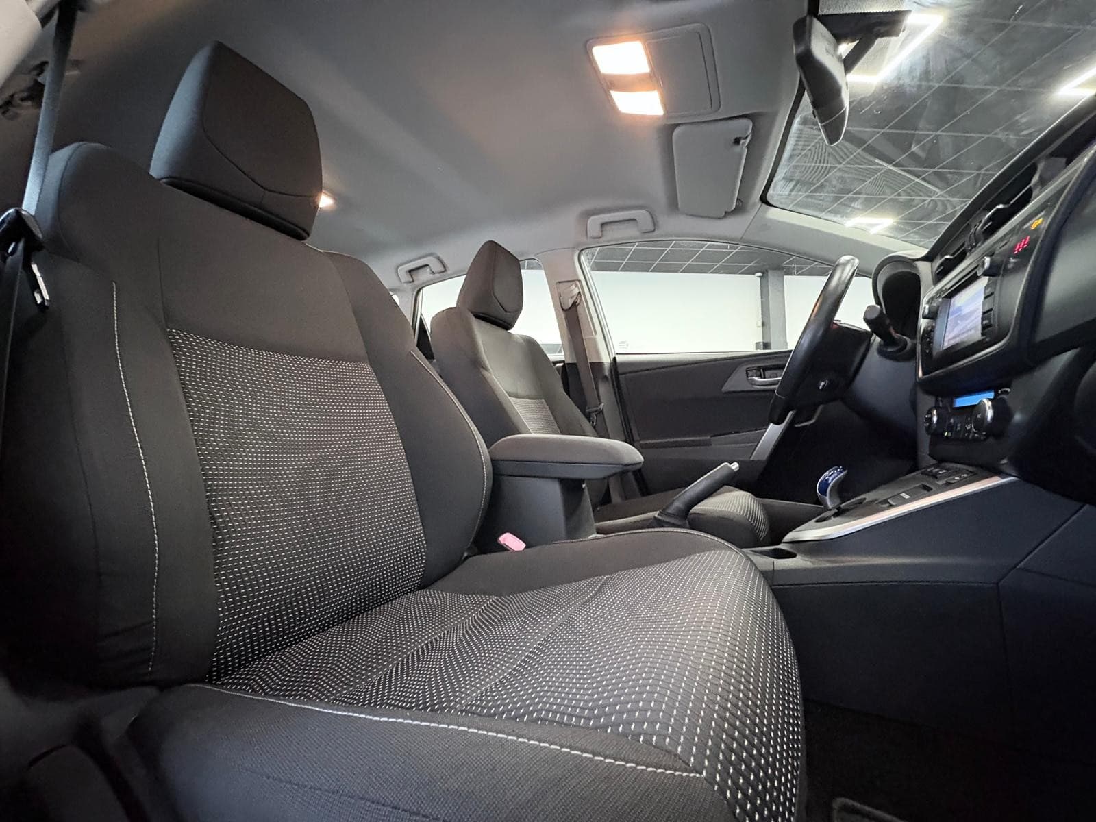 TOYOTA AURIS Hybride 136h Dynamic 15" — photo 4