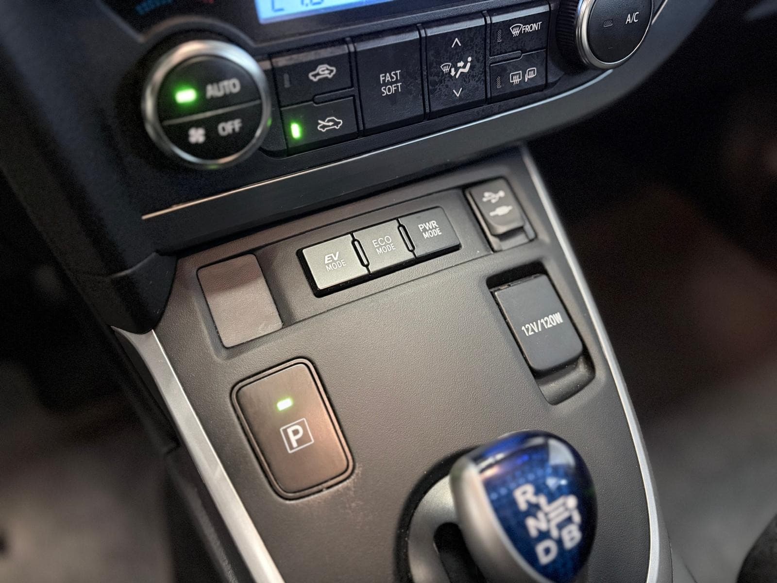 TOYOTA AURIS Hybride 136h Dynamic 15" — photo 12