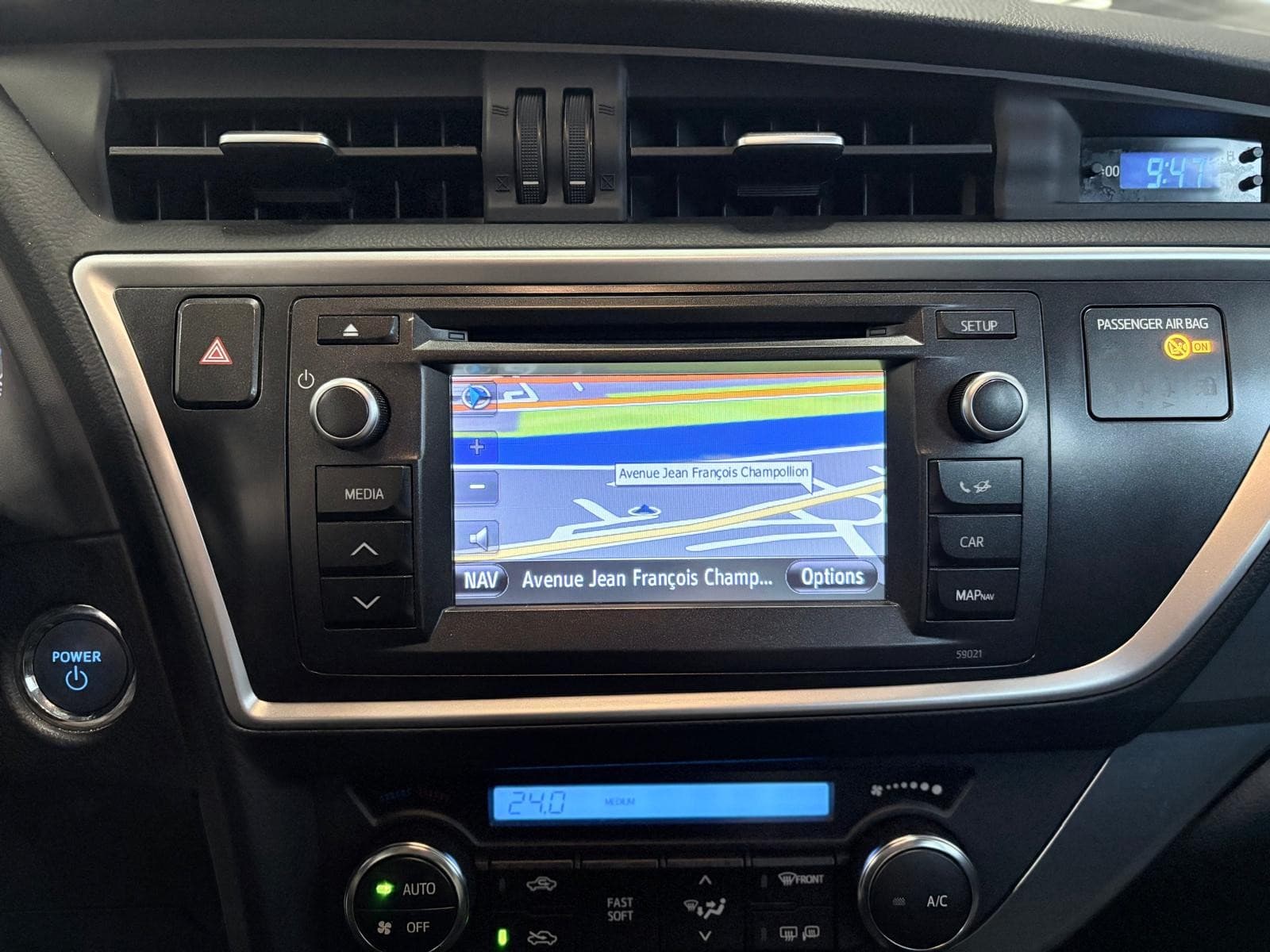 TOYOTA AURIS Hybride 136h Dynamic 15" — photo 8