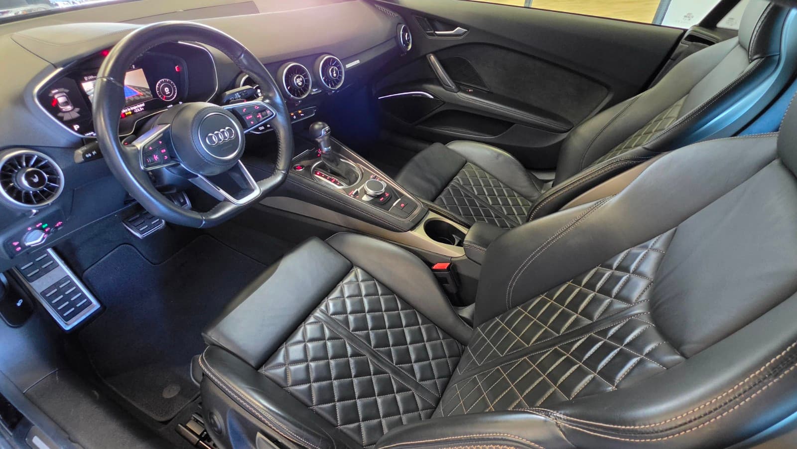 AUDI TT 40 TFSI 197cv S tronic 7 Héritage / Camera / Bang & Olufsen / Black Line — photo 3