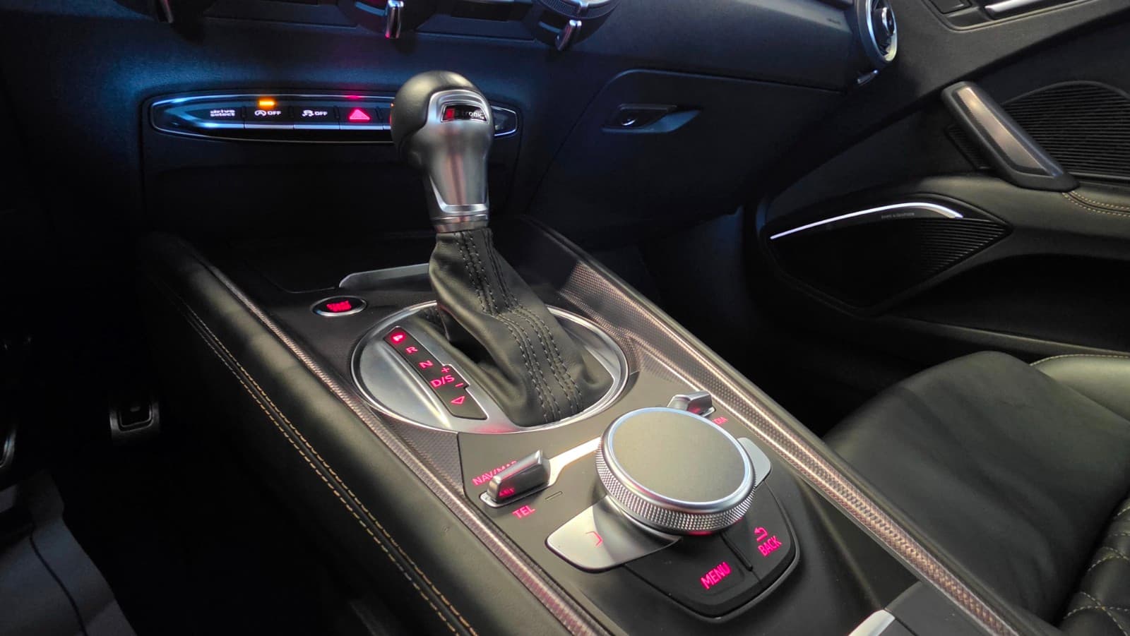 AUDI TT 40 TFSI 197cv S tronic 7 Héritage / Camera / Bang & Olufsen / Black Line — photo 9
