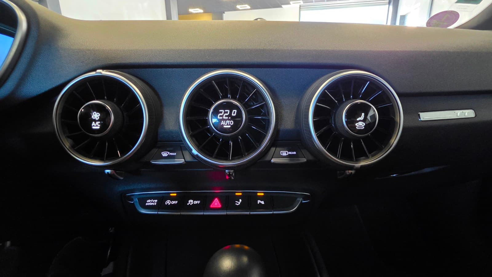 AUDI TT 40 TFSI 197cv S tronic 7 Héritage / Camera / Bang & Olufsen / Black Line — photo 10