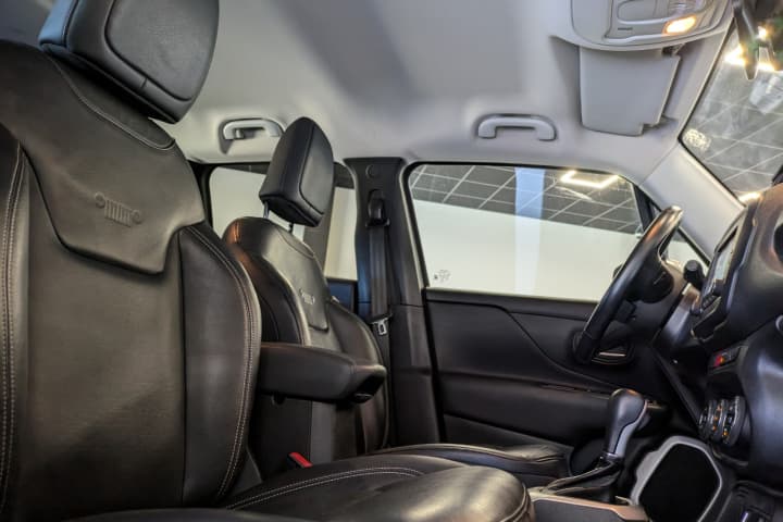 JEEP RENEGADE 1.6 MultiJet 120cv BVR6 Limited / Cuir / GPS — photo 7