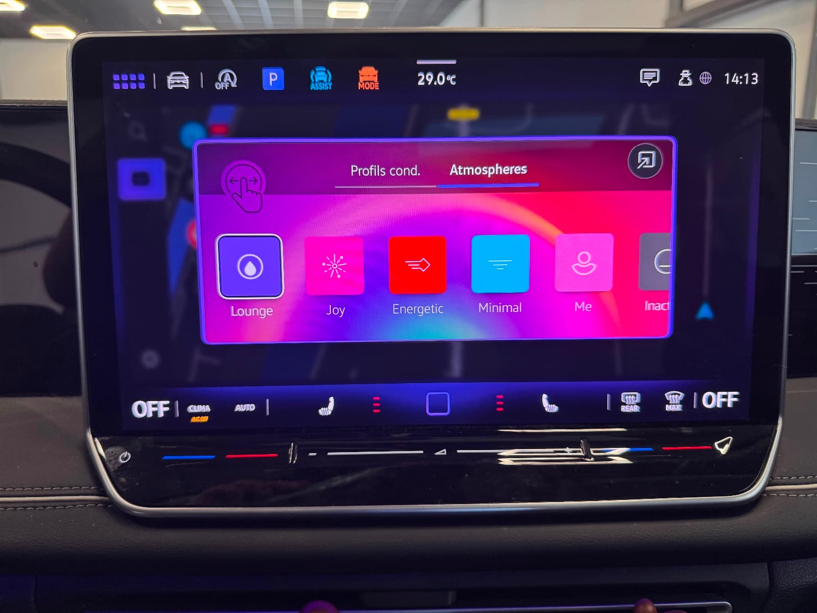 VOLKSWAGEN TIGUAN 2.0 TDI 150cv DSG7 Elegance / Toit Ouvrant / Camera 360 / Sièges Chauffants / CarPlay — photo 11
