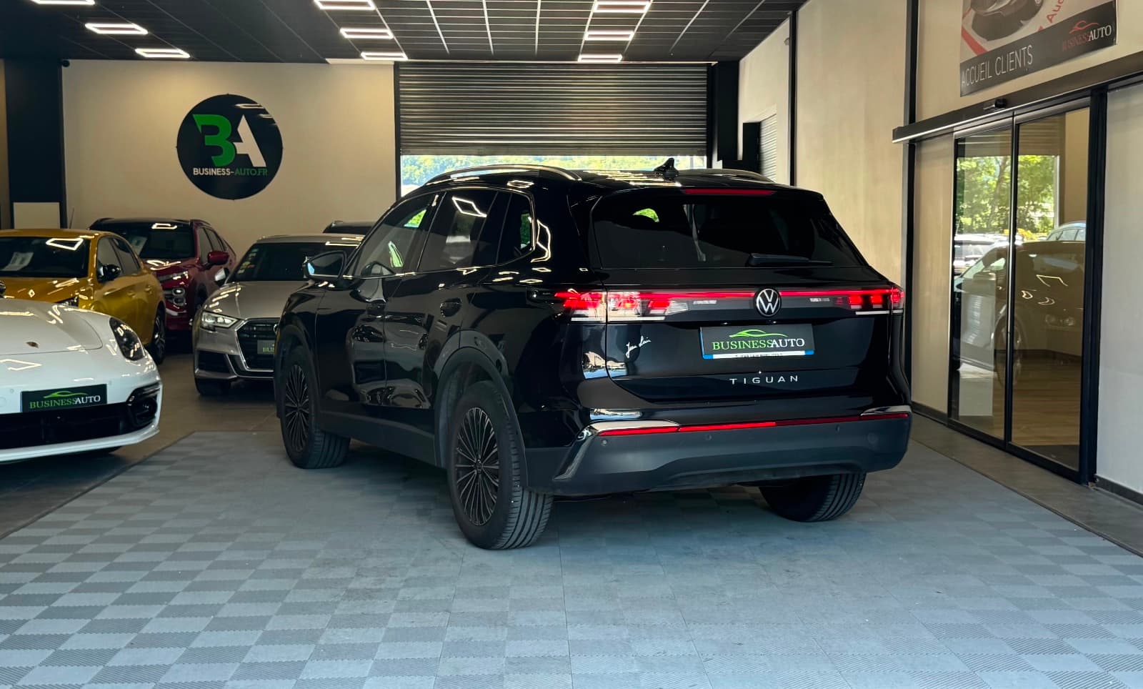 VOLKSWAGEN TIGUAN 2.0 TDI 150cv DSG7 Elegance / Toit Ouvrant / Camera 360 / Sièges Chauffants / CarPlay — photo 7